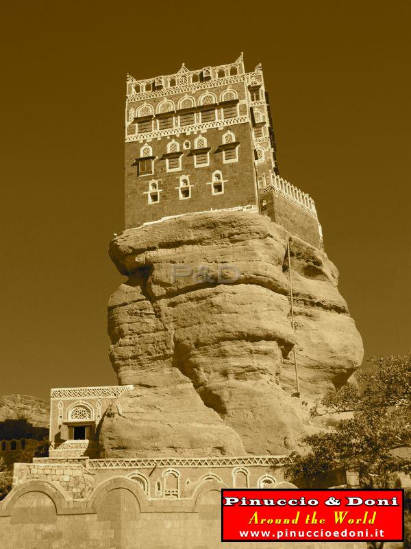 Yemen - Wadi Dhahr (il palazzo sulla roccia) - 04.jpg